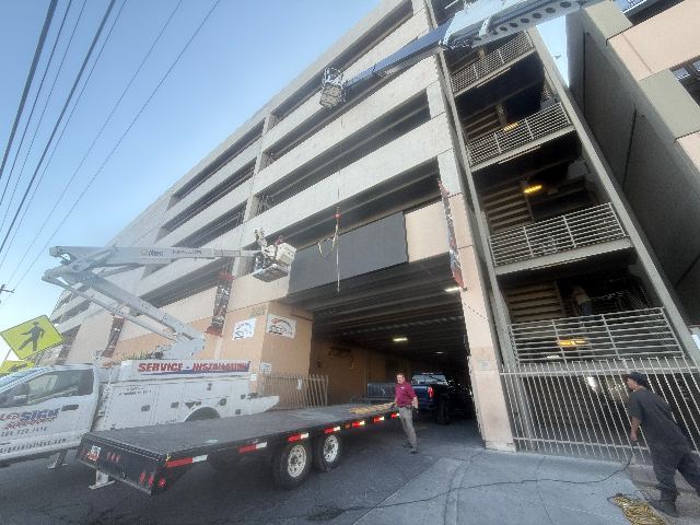 Installed C-Series EMC running daytime content for Bell Limousine, Las Vegas.
